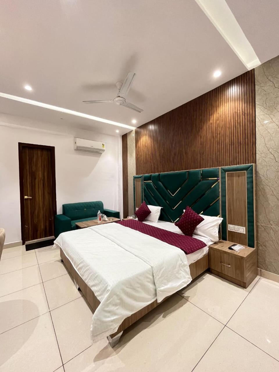 Hotel Platinum Inn Ludhiana Eksteriør bilde